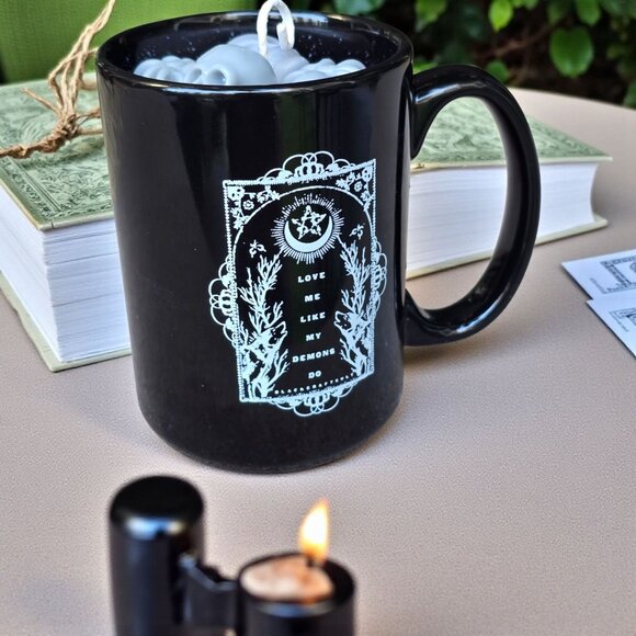 Handmade ✦ BlackCraft Cult Mug Candle ✦ Brandy Cinnamon Soy Wax Skull Spider NWT - Picture 5 of 6